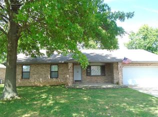 709 Deerfield Dr, Swansea, IL