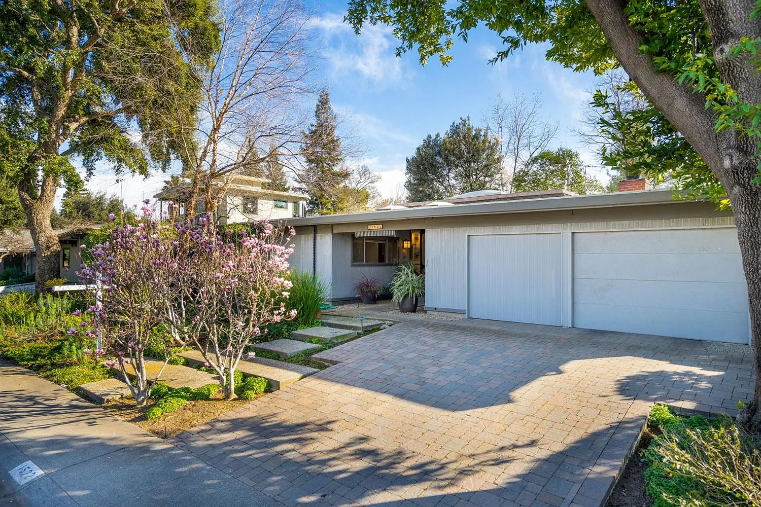1522 Brown Dr photo 1