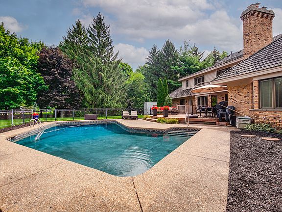 4th image of 4145 Three Lakes Dr