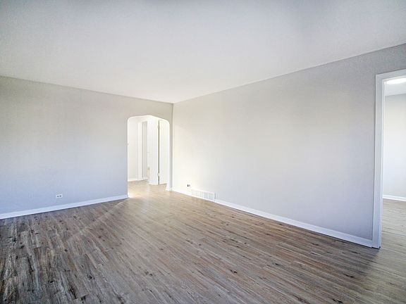 4th image of 411 52nd Ave