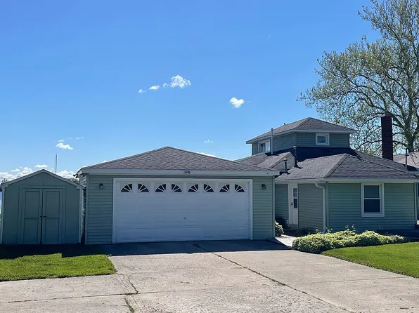 12021 Torrey Rd, Fenton, MI 48430