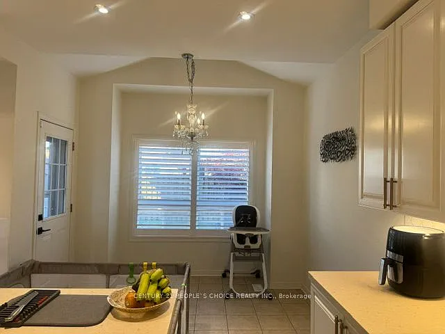 33 Mansbridge Cres — Photo 17