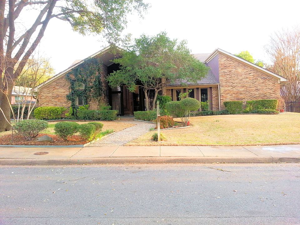 1st image of 16924 Park Hill Dr