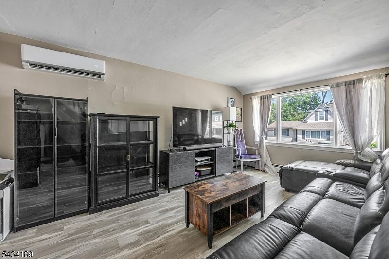 1st image of 174 Phelps Ave
