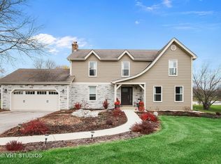 5 Bent Tree Ct, Hawthorn Woods, IL 60047
