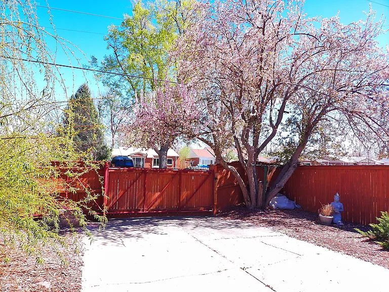 2580 N Monaco Pkwy #1 — Photo 61