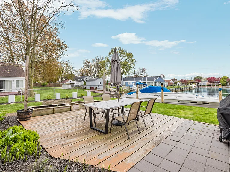 38027 Mallast St — Photo 37