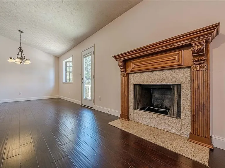 2491 Redfield Dr — Photo 8