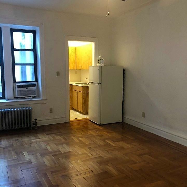 2nd image of 245 96th St APT A5