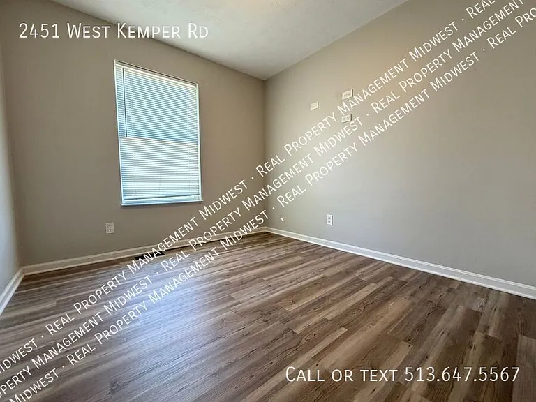2451 W Kemper Rd — Photo 14