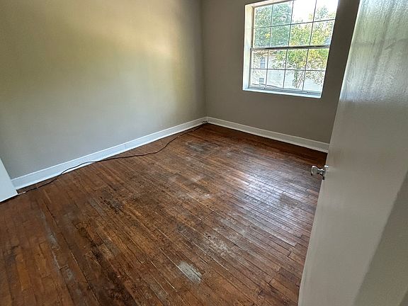 4th image of 700 Belmont Ave #1