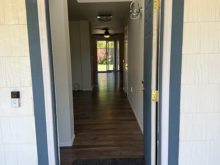 6721 Parker Rd E — Photo 2
