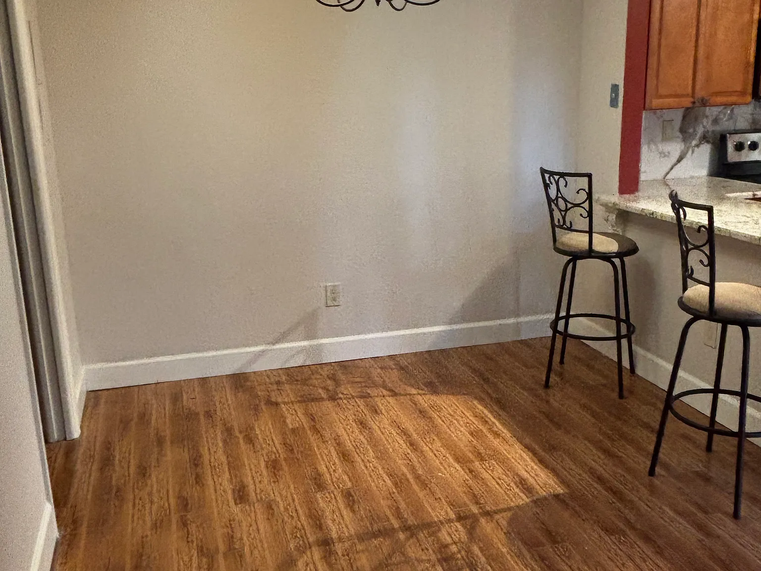 2 bed, 1.5 bath, 1328 sqft, $1,750 — Photo 3