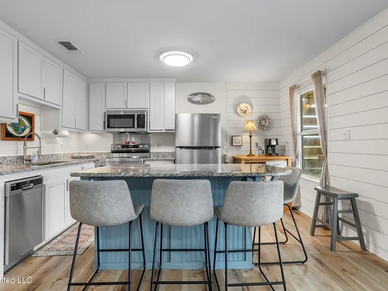 4081 Cardinal St — Photo 17