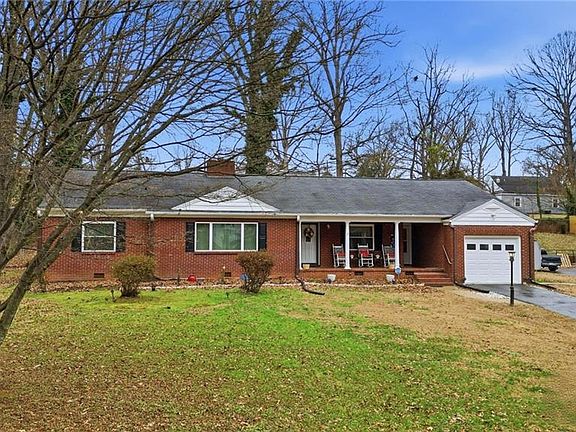 2nd image of 422 Woodsway Dr
