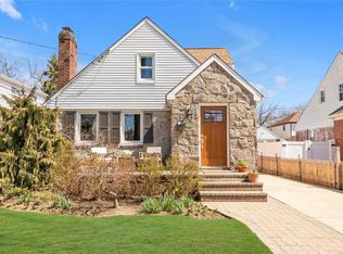 91 Fenimore St, Lynbrook, NY 11563