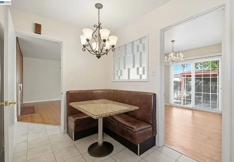 930 Castle St — Photo 15