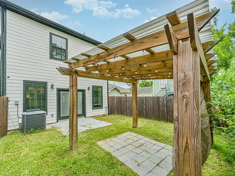 6008 Canal St — Photo 15