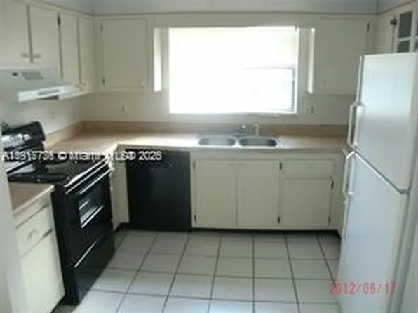 1338 White Pine Dr, Wellington, FL 33414