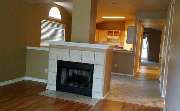 5th image of 2109 Lobelia Dr
