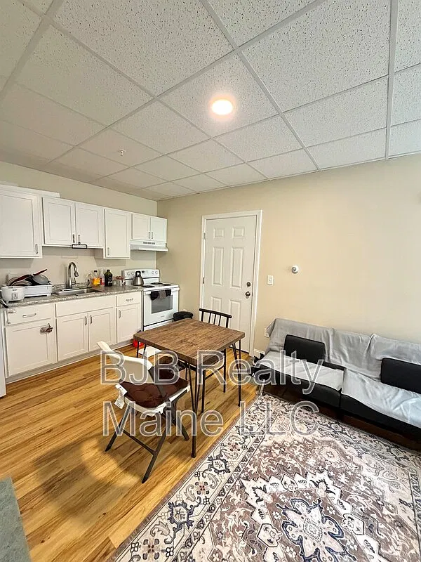 1 bed, 1.0 bath, 384 sqft, $1,650 — Photo 3