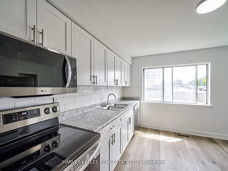 2012 Sheppard Ave W #Townhouse 102 — Photo 11