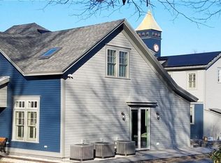 22 Prairie Ave, Newport, RI 02840