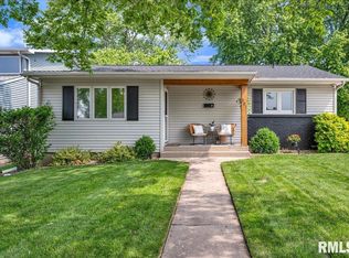 301 Devonshire Rd, Washington, IL 61571