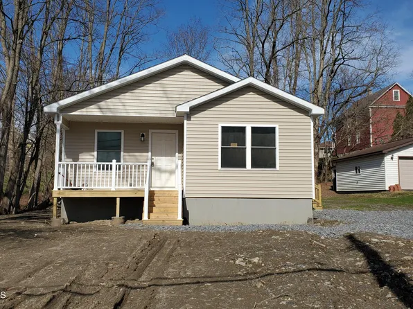 8 McNeir Avenue, Amsterdam, NY 12010