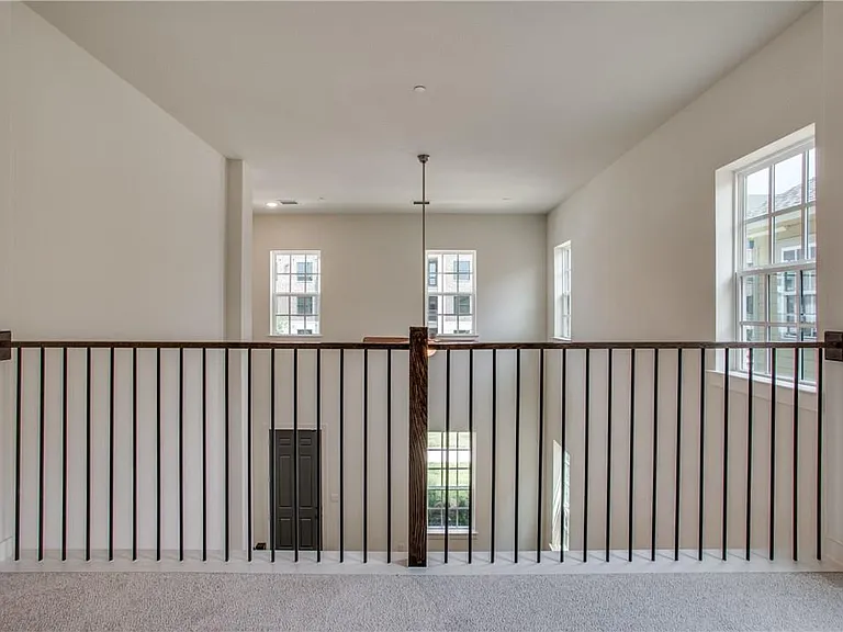 1000 Marian Dr — Photo 18