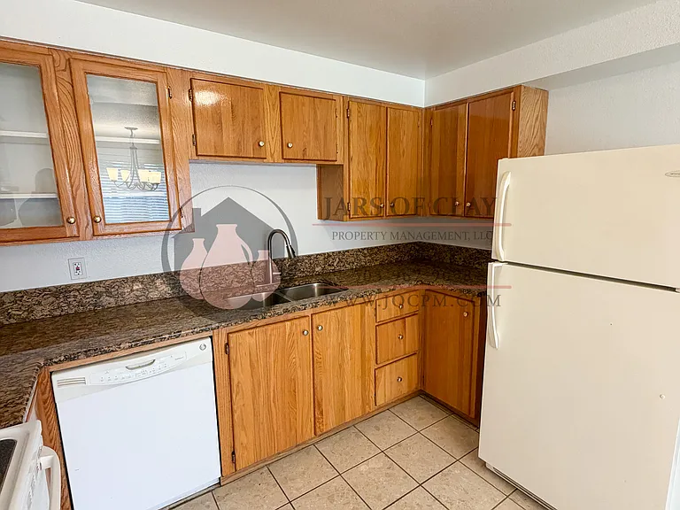3370 Beacon Ct NE — Photo 9