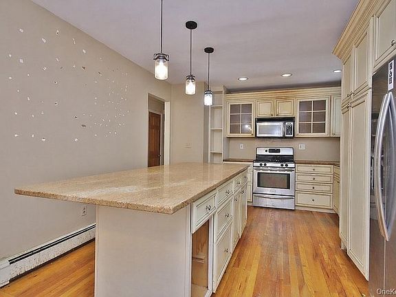 4th image of 887 Stockton Road