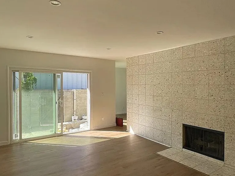 3814 S Bronson Ave — Photo 9