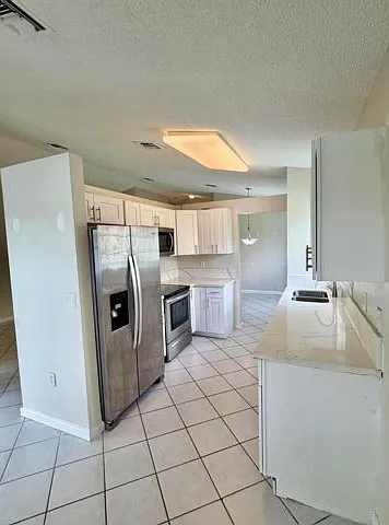 387 SW 206th Ave — Photo 2
