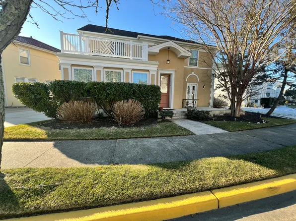 2 Circle Dr, Margate, NJ 08402