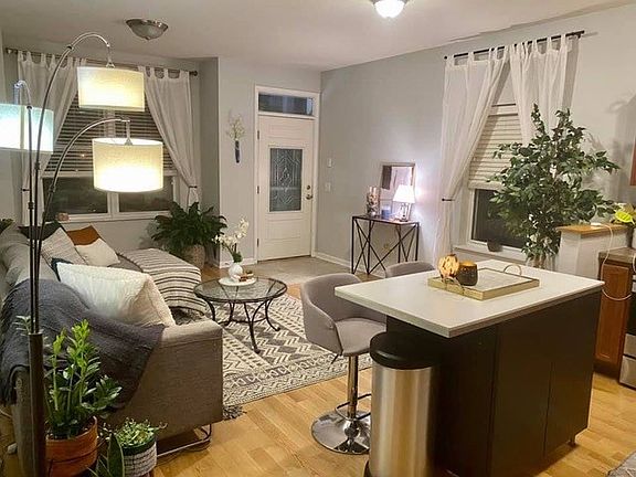 2nd image of 2339 W Adams St #1