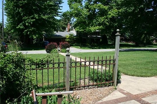 4th image of 48145 Cedarwood Dr