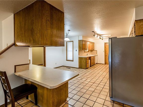 4th image of 418 N Otis Ave