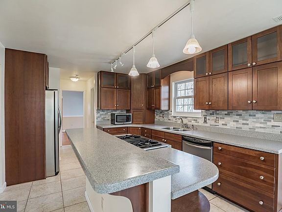 5th image of 3235 Southern Pine Ln