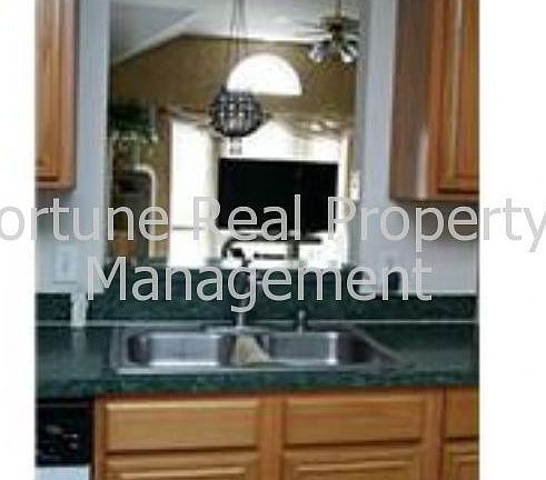 3rd image of 233 Tulip Ln