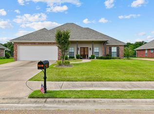 141 Memory Ln, Madison, MS 39110