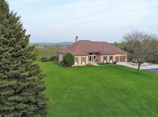 W6695 Hickory Hl, Plymouth, WI 53073