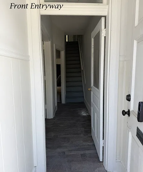 406 W King St — Photo 2