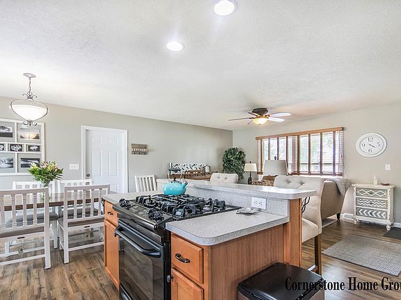 2nd image of 2716 Sandalwood Ct NE