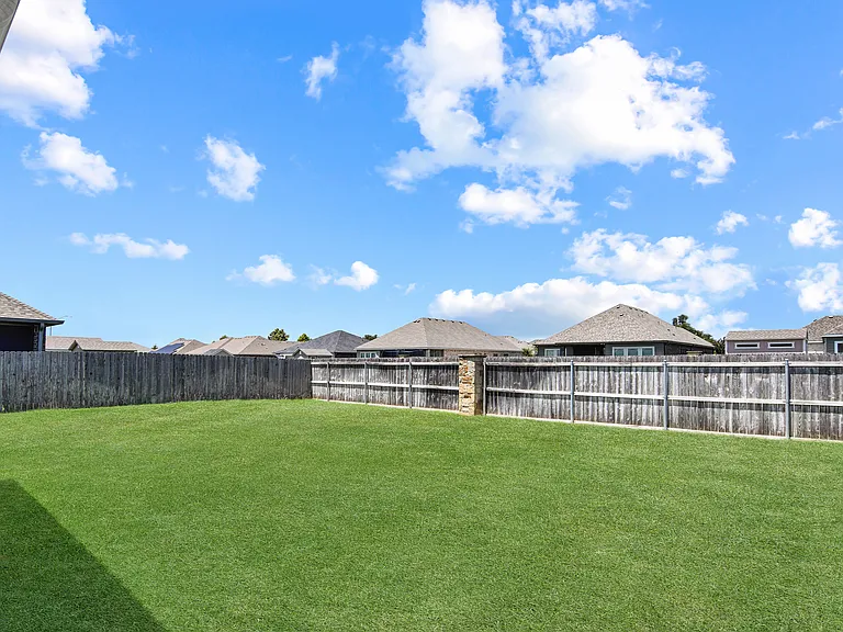 410 Stonehouse Ln — Photo 22