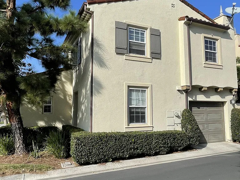 87 Canyoncrest — Photo 2