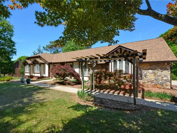 130 Hawn Rd, Fayetteville, GA 30215