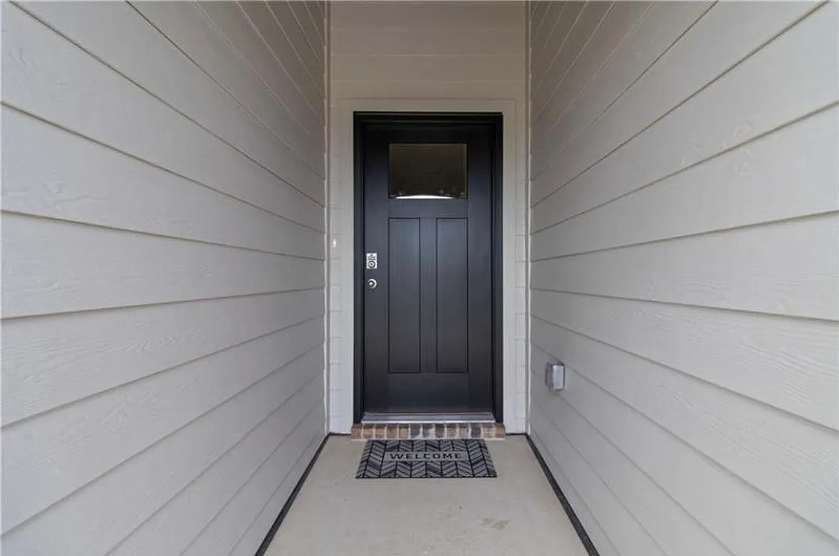 4 bed, 1891 sqft, $2,400 — Photo 2