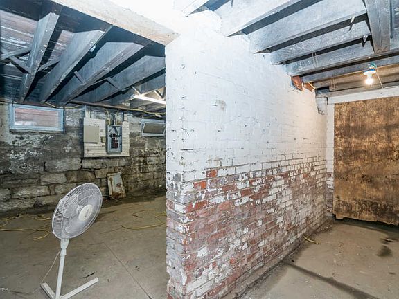 5th image of 2109 W Market St