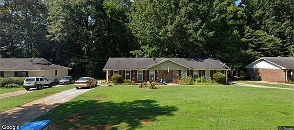 2 bed, 950 sqft, $1,900 — Photo 2